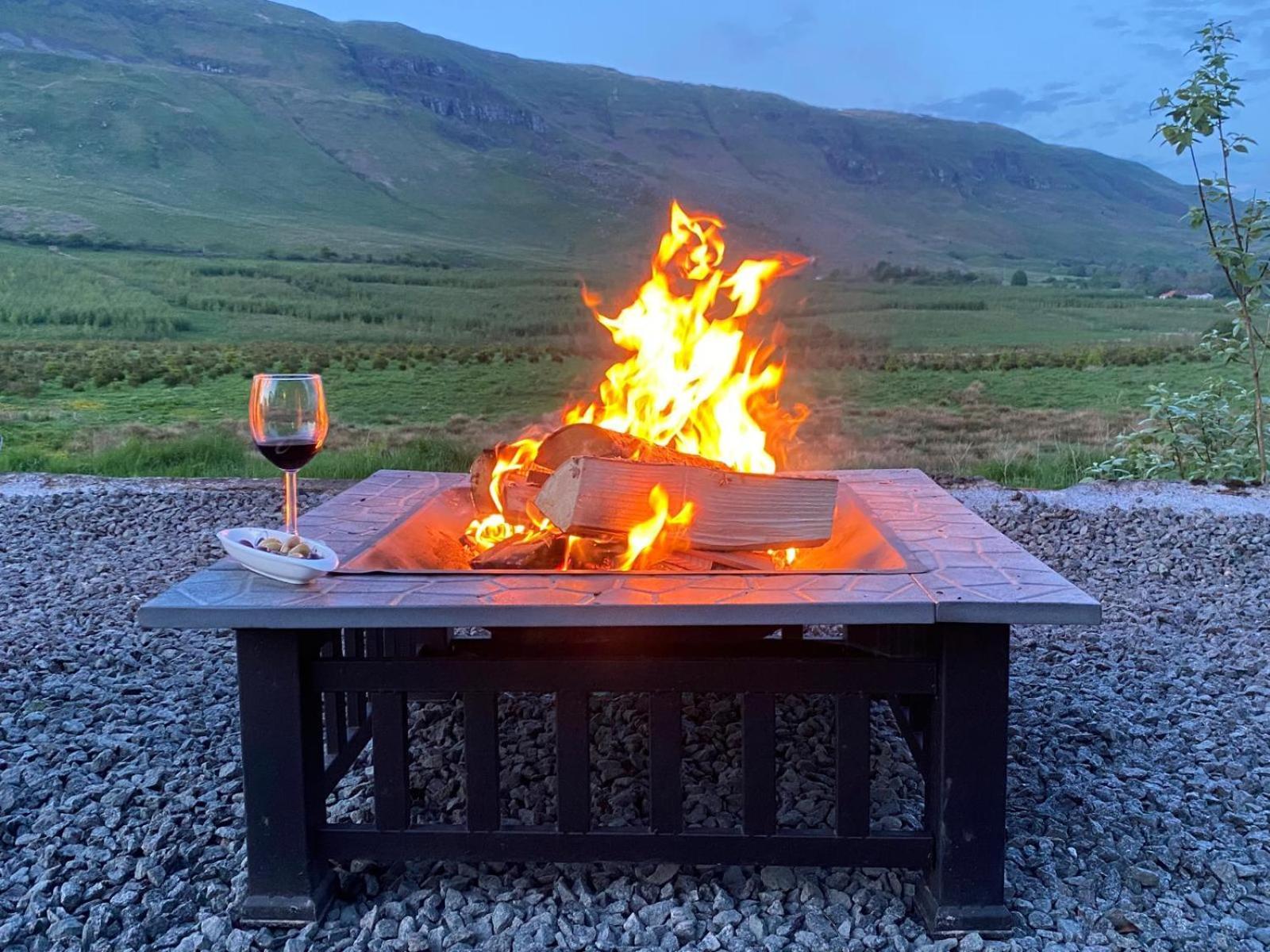 Campsie Luxury Pods With Hot Tub Otel Glasgow Dış mekan fotoğraf