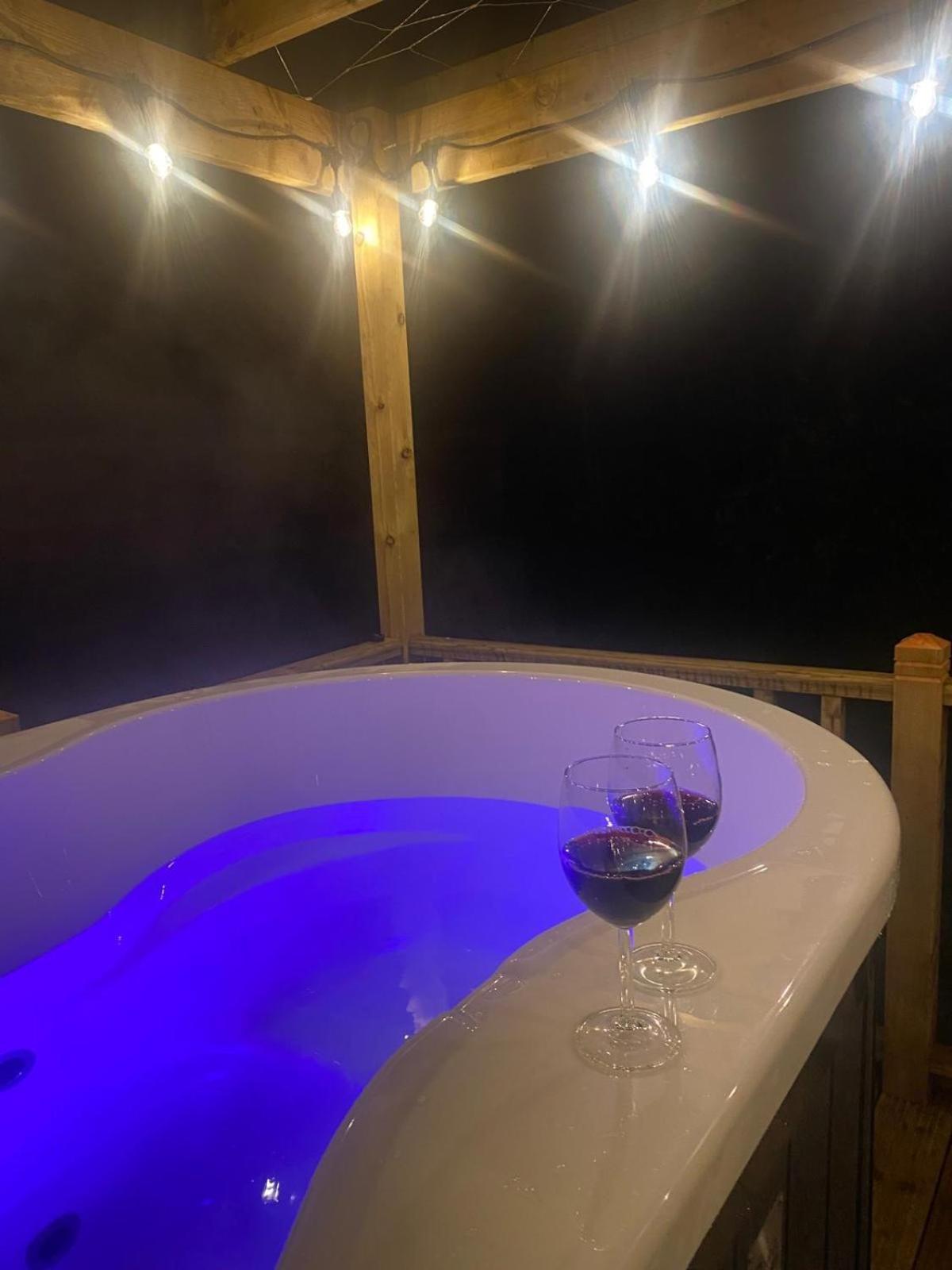 Campsie Luxury Pods With Hot Tub Otel Glasgow Dış mekan fotoğraf
